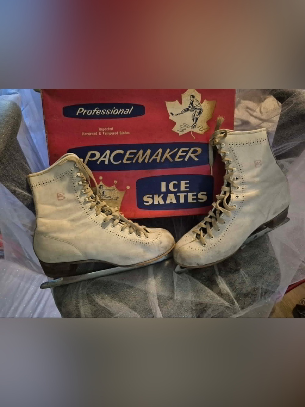 Vintage Ice Skates White Leather Tempered Blades Pacemaker Professional Size 7